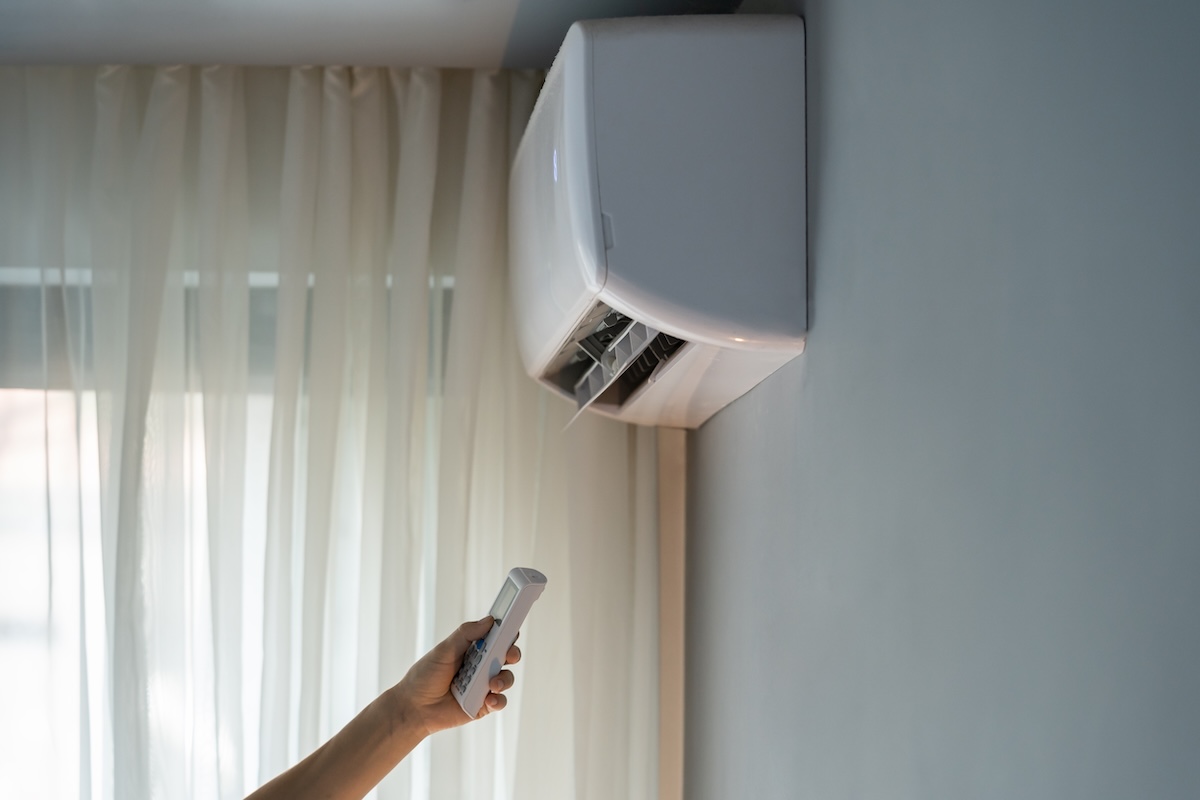 owner-tries-to-turn-on-air-conditioner-to-allow-st-2026-03-23-23-35-03-utc